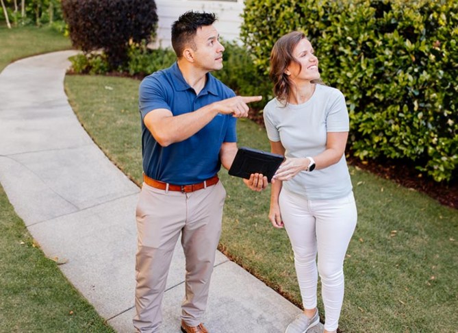 The technician helping a client select exterior painting of the house in Atlanta and Marietta, GA